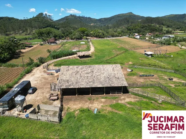 Imagem 2: ACEITA APARTAMENTO EM ITAPEMA NO NEGOCIO - Sítio com Pasto e Galpão em Tijucas