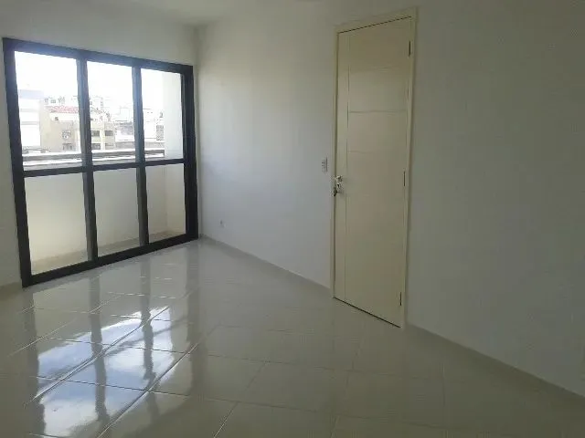 Imagem: O apartamento possui 2 Dormitórios, 1 Suíte, 2 Banheiros,