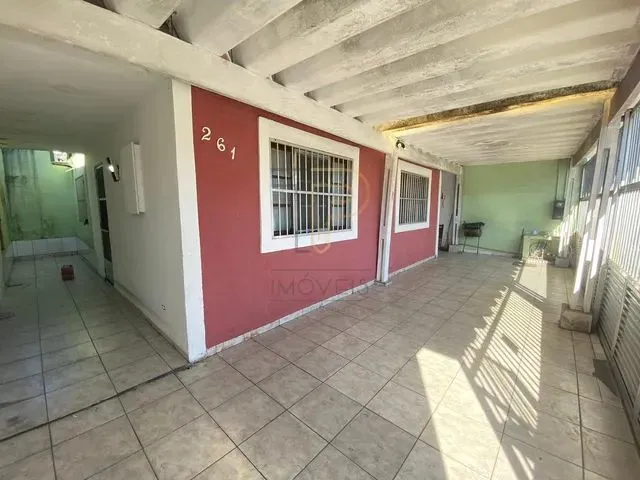 Imagem: A casa possui 2 Dormitórios, 1 Banheiro, 1 Vaga na