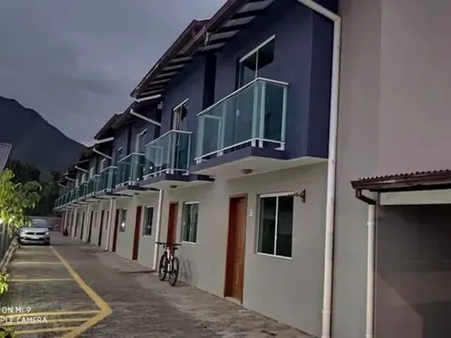 Imagem: Alugo Linda Casa Geminada
