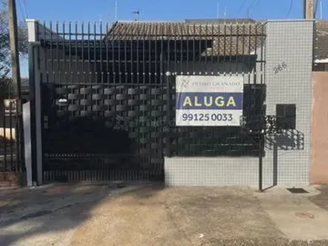 Imagem: A casa possui 2 Dormitórios, 2 Banheiros, 2 Vagas na