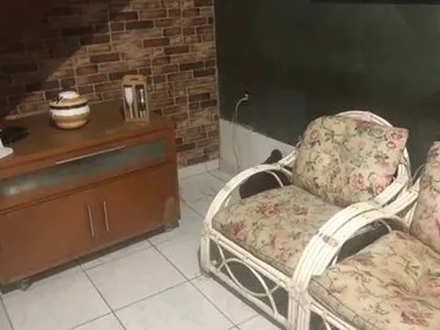 Imagem: A casa em condomínio possui 2 Dormitórios, 2 Banheiros, 3