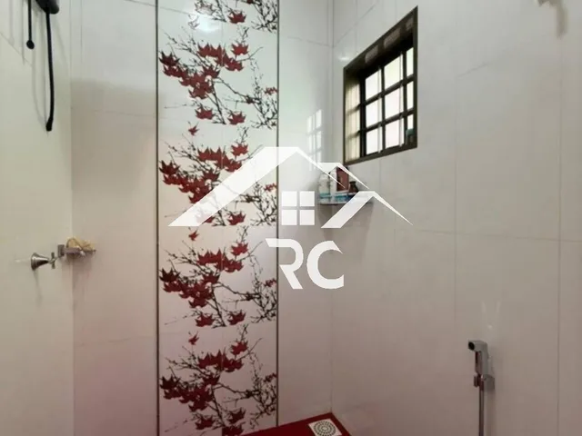 Imagem: A casa possui 3 Dormitórios, 1 Suíte e está localizado em