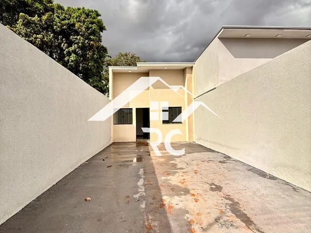 Imagem: A casa possui 3 Dormitórios, 1 Suíte e está localizado