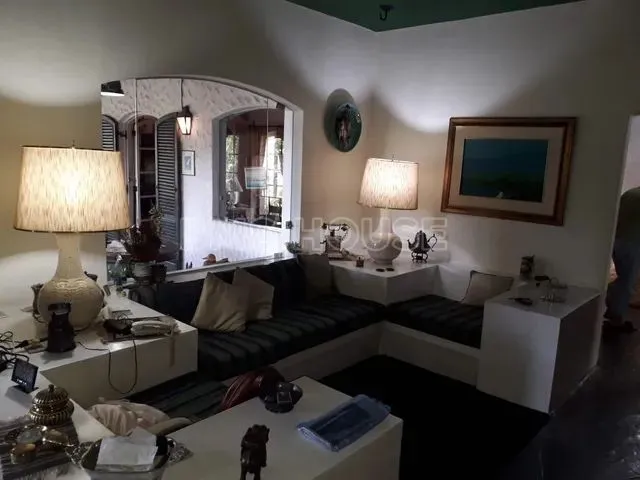 Imagem: A casa possui 4 Dormitórios, 1 Suíte, 3 Banheiros, 5