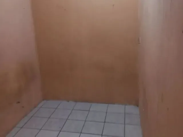 Imagem 2: Alugo Casa com 2 Quartos Garagem Quintal Ótima para Morar Ou Colocar Um Negócio