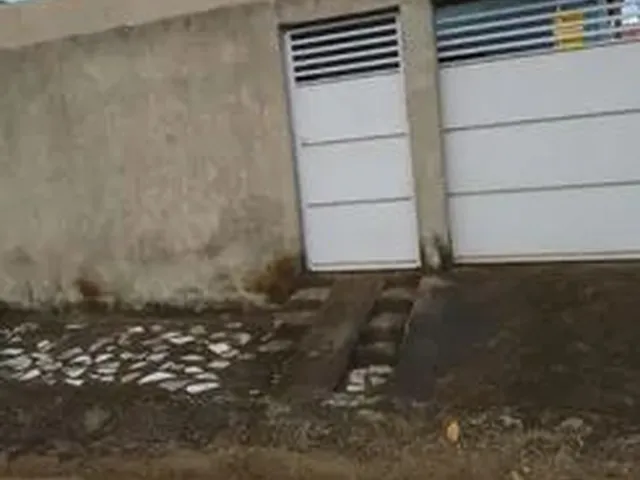 Imagem: A casa possui 1 Banheiro, 1 Vaga na garagem, 6m² de Área