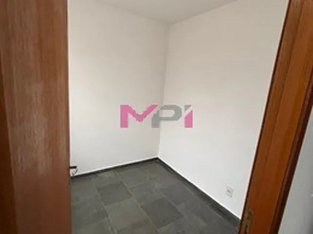 Imagem: A sala comercial possui 2 Banheiros, 4m² de Área e está