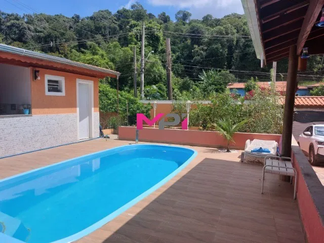 Imagem: A casa possui 2 Dormitórios, 2 Banheiros, 2 Vagas na