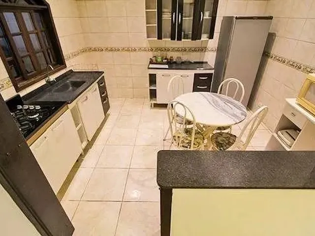 Imagem 2: Excelente Casa em Região Privilegiada Proxima Ao Centro de Curitiba