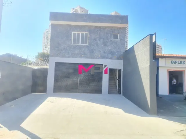 Imagem: A loja possui 2 Banheiros, 2 Vagas na garagem, 60m² de