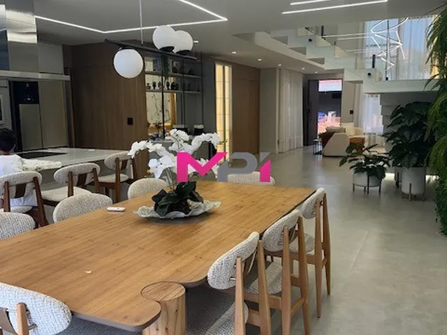 Imagem: Casa de Luxo À Venda - Condomínio Medeiros