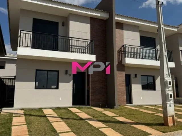 Imagem: A casa em condomínio possui 3 Dormitórios, 3 Suítes, 3
