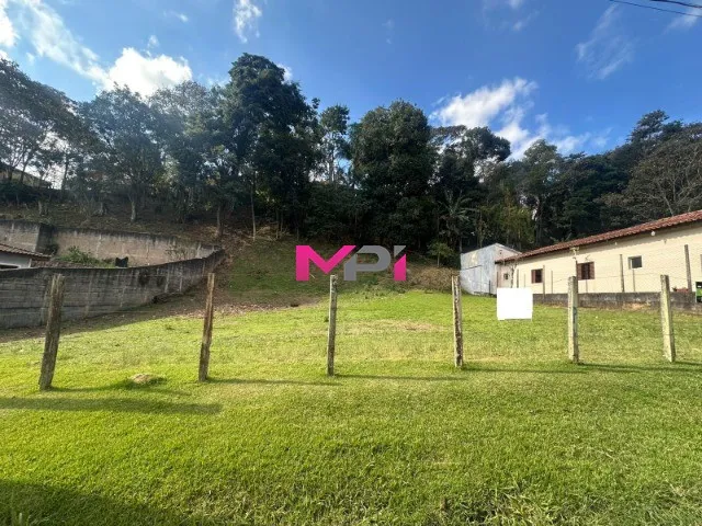 Imagem: O terreno possui 995m² de Área Privada e está localizado