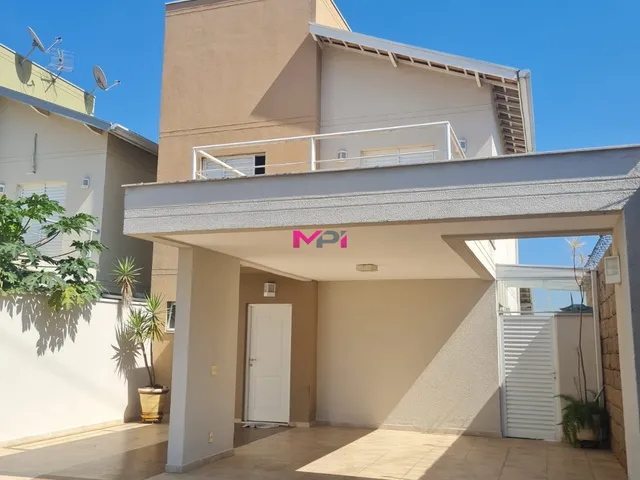Imagem: A casa possui 4 Dormitórios, 1 Suíte, 4 Banheiros, 3