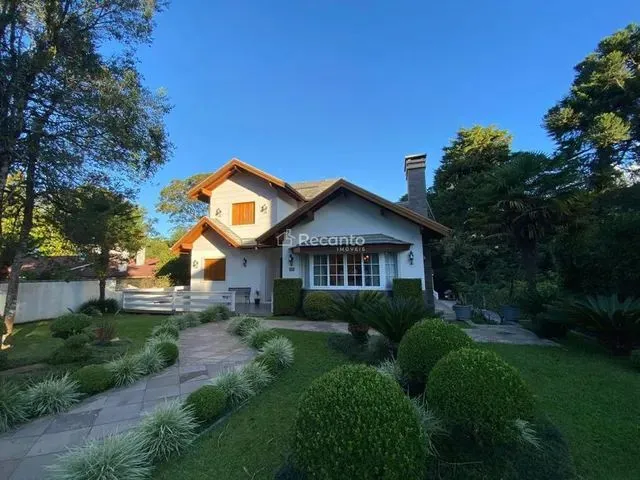 Imagem: A casa possui 3 Dormitórios, 1 Suíte, 3 Banheiros, 2