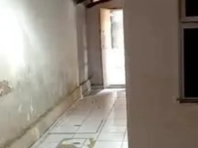 Imagem: A casa possui 2 Dormitórios, 1 Banheiro, 1 Vaga na garagem