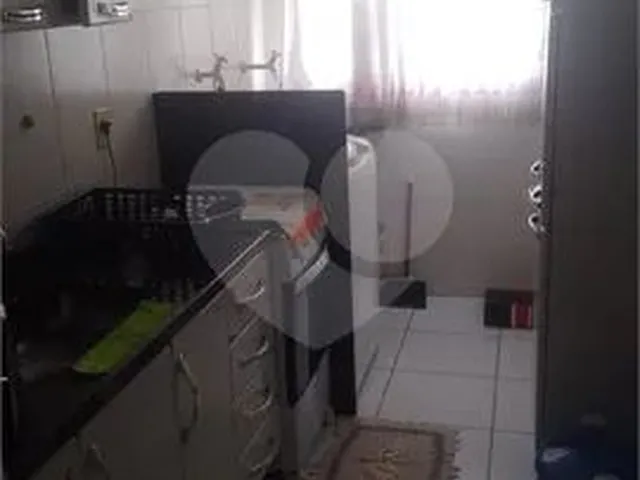 Imagem: O apartamento possui 2 Dormitórios, 1 Banheiro, 2 Vagas na