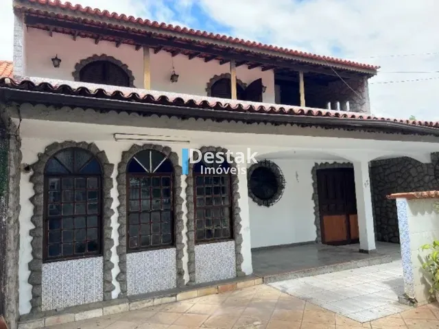 Imagem: A casa possui 3 Dormitórios, 1 Suíte, 2 Banheiros, 3