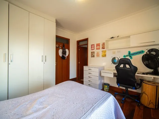 Imagem 15: Casa de alto padrão em condomínio à venda em Carapicuíba-SP, com 5 suítes e ampla