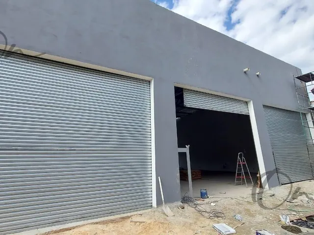 Imagem: A loja possui 1 Banheiro, 9 Vagas na garagem, 355m² de