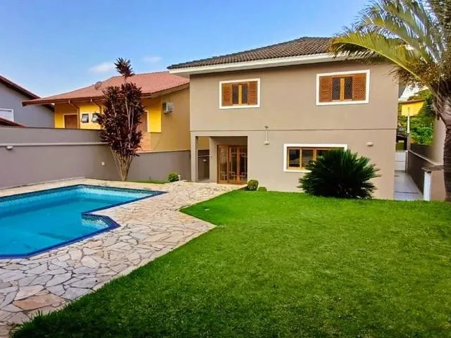 Imagem: Casa de Luxo com 4 Suítes e Piscina no