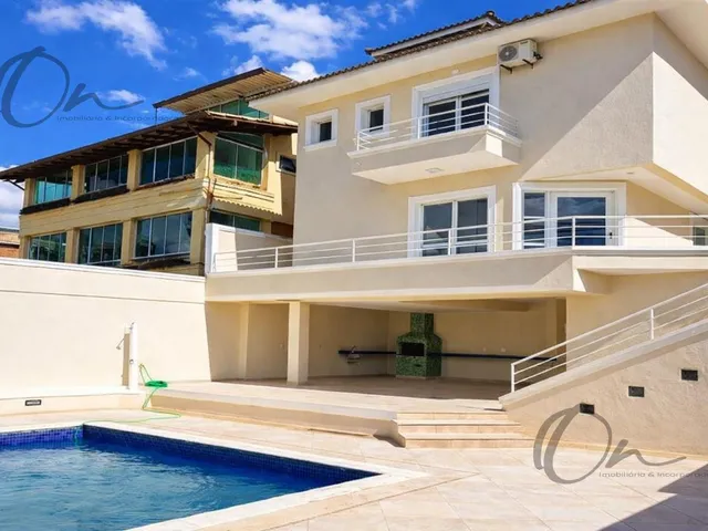 Imagem: A casa possui 4 Dormitórios, 2 Suítes, 5 Banheiros, 4