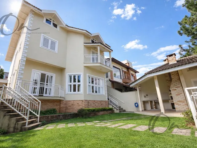 Imagem: A casa possui 4 Dormitórios, 2 Suítes, 6 Banheiros, 4