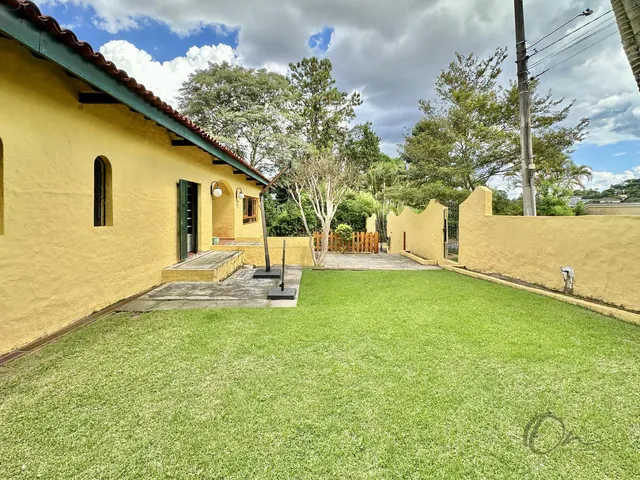 Imagem 13: Casa em Condomínio com 4 Suítes e Vista Privativa em Granja Viana, São Paulo