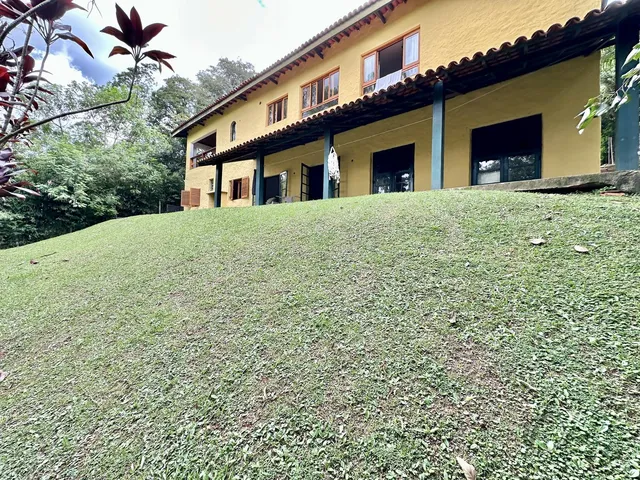 Imagem 3: Casa em Condomínio com 4 Suítes e Vista Privativa em Granja Viana, São Paulo