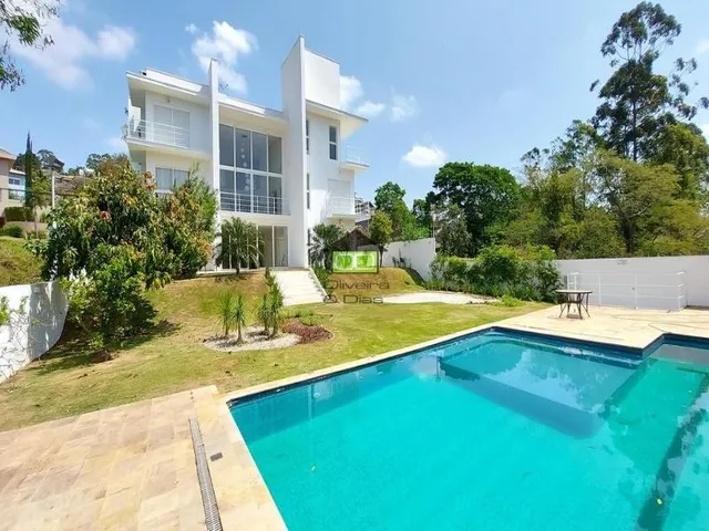 Imagem: A casa possui 4 Dormitórios, 4 Suítes, 6 Banheiros, 6