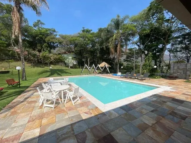 Imagem 1: Casa a Venda no Condomínio Retiro do Chalé com 6 Quartos 700M² Área Construída E