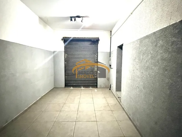 Imagem: A loja possui 2 Banheiros, 3 Vagas na garagem, 253m² de