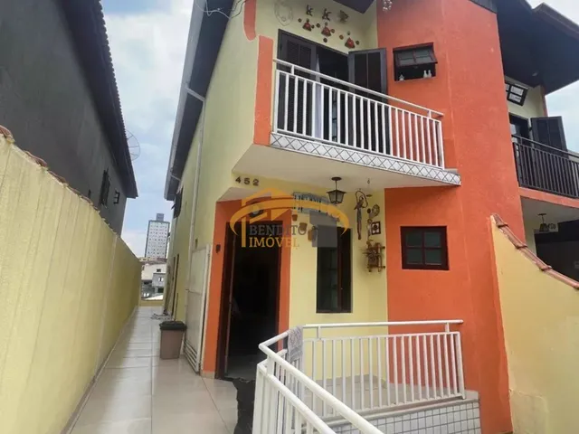 Imagem: A casa possui 3 Dormitórios, 1 Suíte, 3 Banheiros, 6