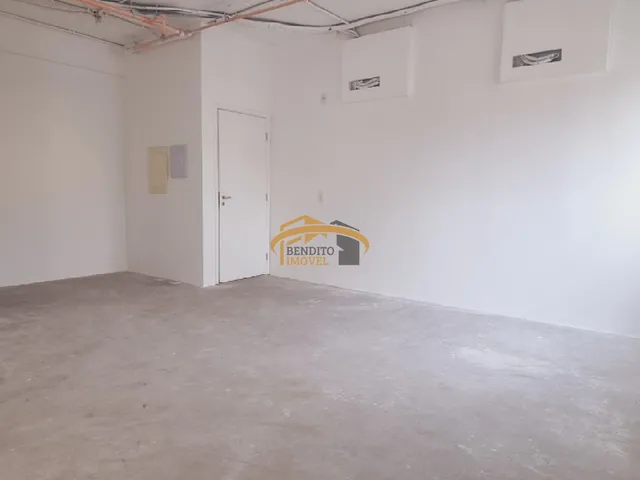 Imagem 2: Sala Comercial para Venda, Centro de Osasco, com Banheiro Privativo, Sacada e 1 Vaga de Garagem