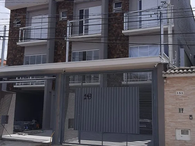 Imagem: A casa possui 3 Dormitórios, 1 Suíte, 4 Vagas na garagem,