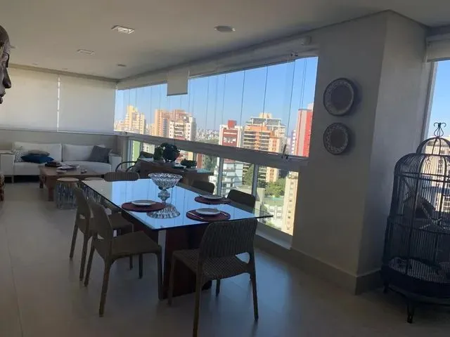 Imagem: O apartamento possui 4 Dormitórios, 4 Suítes, 5