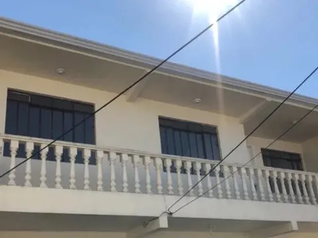 Imagem: Alugo Casa com 4 Peças - Cajuru - Vila