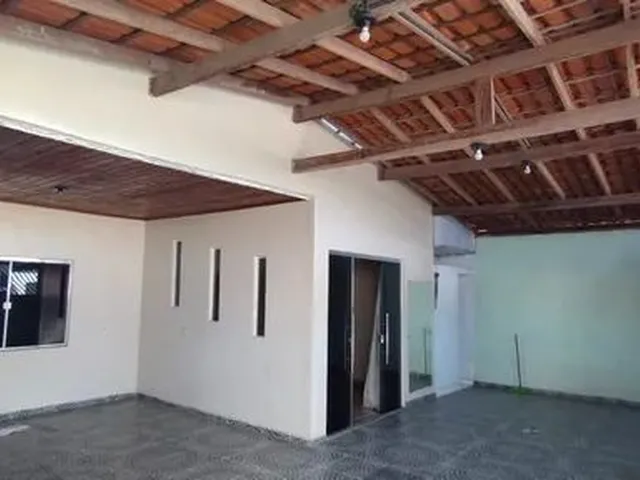 Imagem: A casa possui 2 Dormitórios, 2 Banheiros, 2 Vagas na