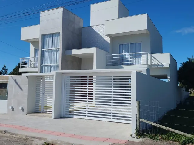 Imagem: A casa possui 4 Dormitórios, 1 Suíte, 3 Banheiros, 2