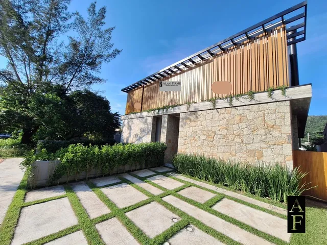 Imagem: Casa Alto Padrão com 3 Suítes em Bairro