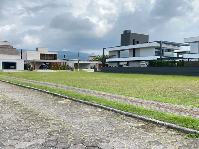 Imagem: O terreno possui 600m² de Área e está localizado em