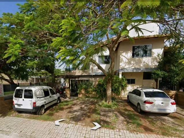 Imagem: A casa possui 13 Dormitórios, 5 Suítes, 10 Banheiros, 6