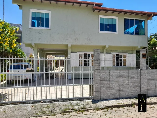 Imagem: Imóvel com quatro unidades residenciais