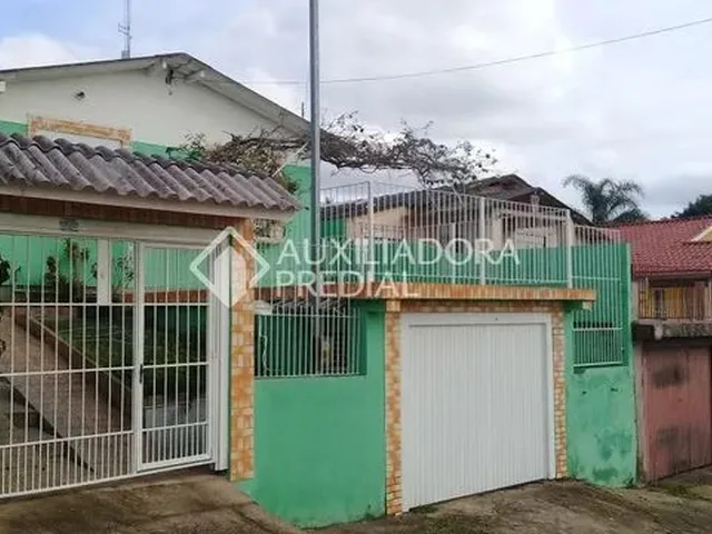 Imagem: A casa possui 2 Dormitórios, 1 Banheiro, 2 Vagas na