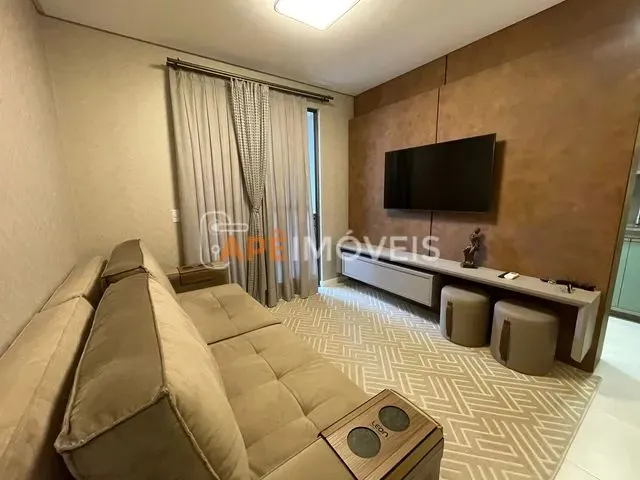 Imagem: O apartamento possui 2 Dormitórios, 1 Suíte, 1 Banheiro,