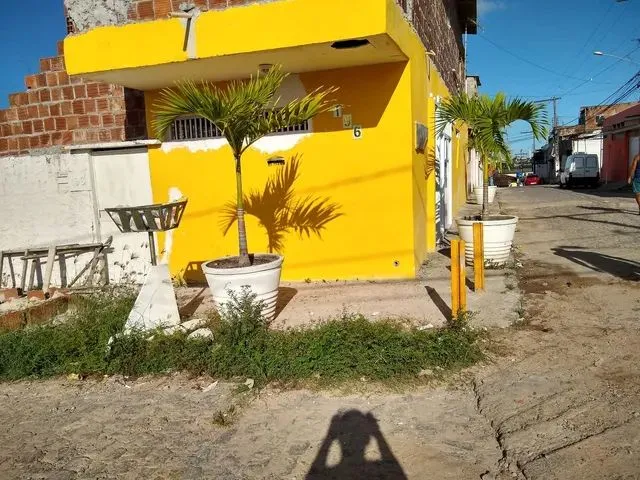 Imagem: A casa possui 1 Dormitório, 1 Banheiro e está localizado