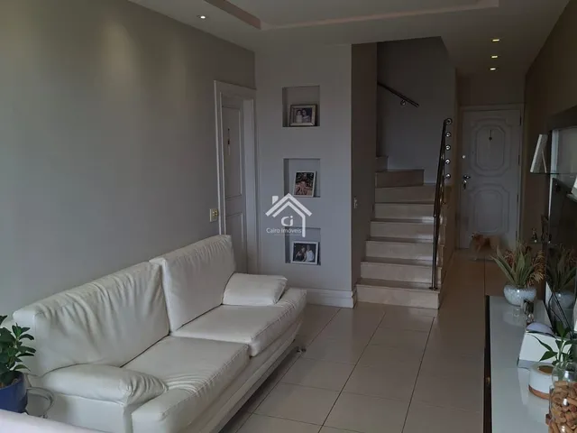 Imagem: O apartamento possui 5 Dormitórios, 1 Suíte, 2 Banheiros,