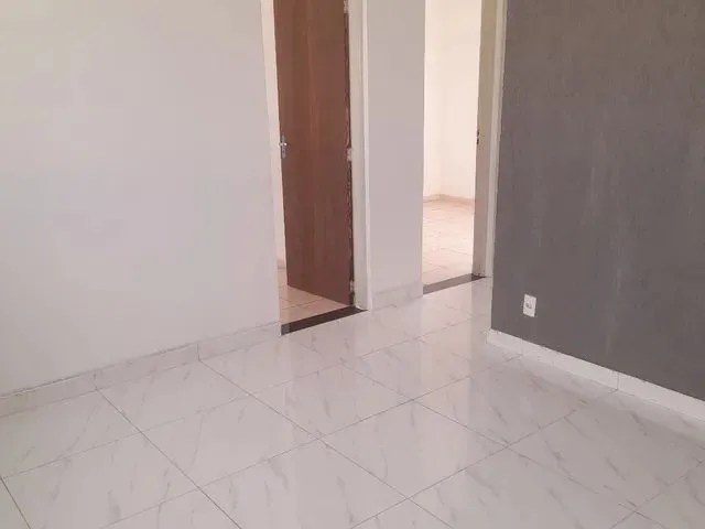 Imagem: O apartamento possui 2 Dormitórios, 1 Banheiro, 1 Vaga na