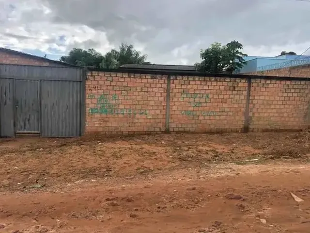 Imagem: A casa possui 2 Dormitórios, 1 Banheiro e está localizado